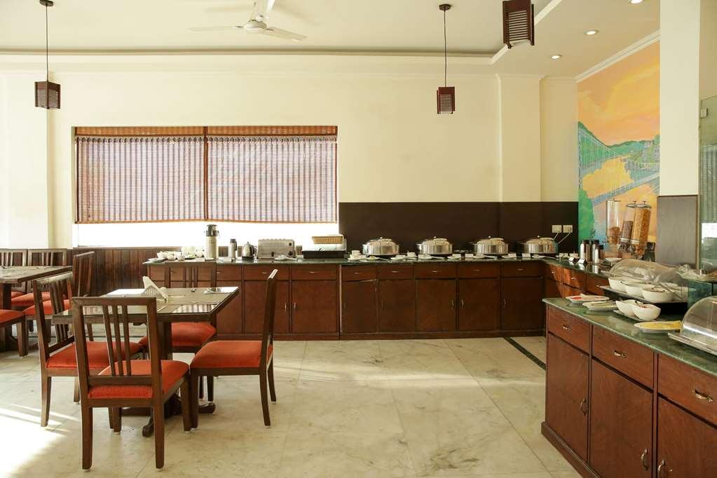 Comfort Hotel Dewa Retreat Rishīkesh Restaurante foto
